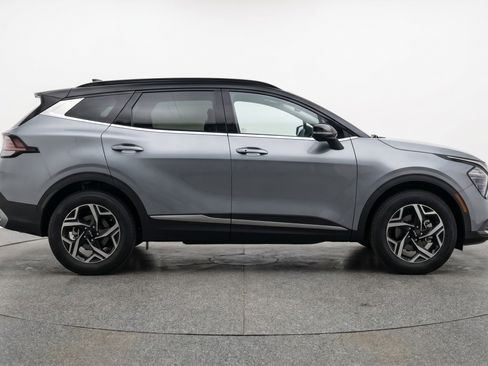 Used 2025 Kia Sportage LX image 11