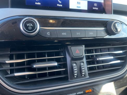 Used 2021 Ford Escape SE w/ SE Sport Appearance Package image 30