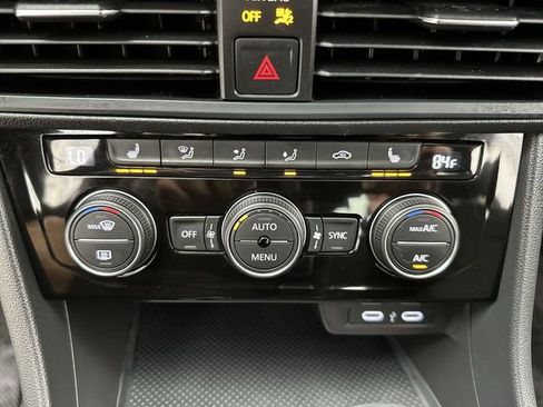 Certified 2023 Volkswagen Jetta SE FWD image 18