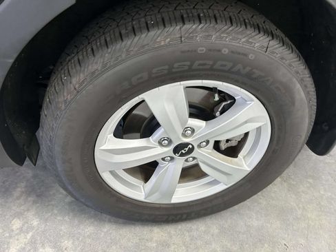 Used 2025 Kia Sorento LX FWD image 9