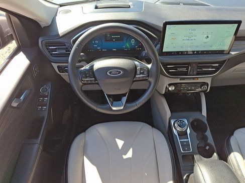 Used 2025 Ford Escape Platinum w/ Premium Technology Package AWD/4WD image 11
