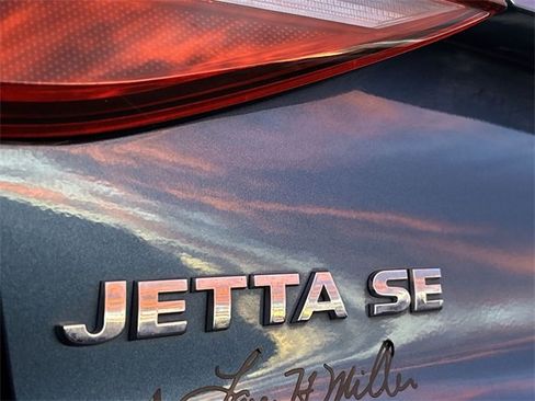 Used 2017 Volkswagen Jetta SE image 19