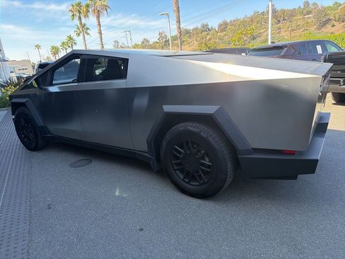 Used 2025 Tesla Cybertruck AWD Crew Cab image 5