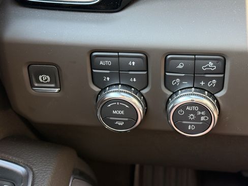 Used 2024 GMC Sierra 2500 Denali w/ Denali Reserve Package AWD/4WD image 32