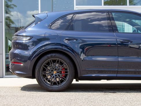 Used 2026 Porsche Cayenne GTS AWD/4WD image 6