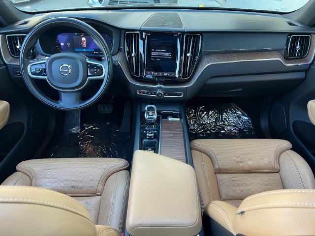 Used 2022 Volvo XC60 B5 Inscription w/ Advanced Package FWD image 32
