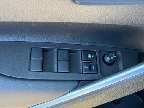 Used 2024 Toyota Corolla Cross LE w/ Moonroof Package AWD/4WD image 21
