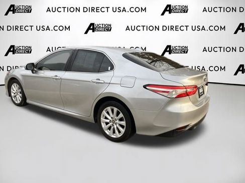 Used 2020 Toyota Camry LE image 19