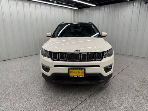 Used 2018 Jeep Compass Latitude w/ Popular Equipment Group FWD image 2