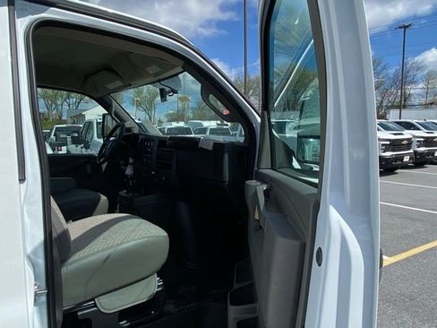 New 2024 GMC Savana 3500 w/ Power Convenience Package image 28