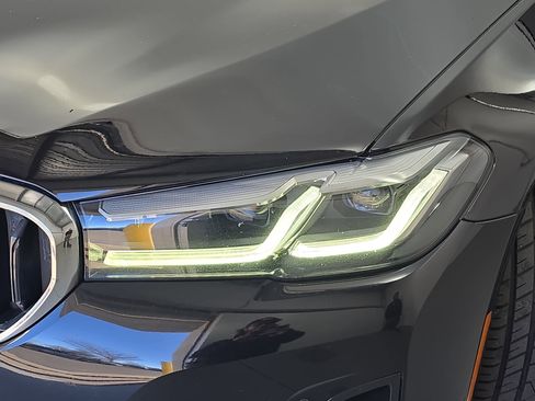 Used 2023 BMW 530i w/ Convenience Package image 32