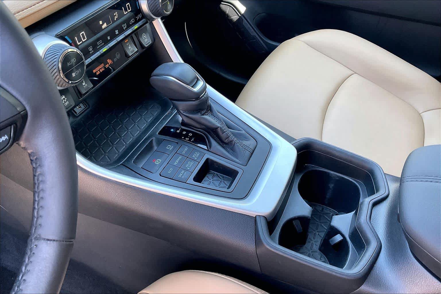 Used 2021 Toyota RAV4 XLE Premium AWD/4WD image 16