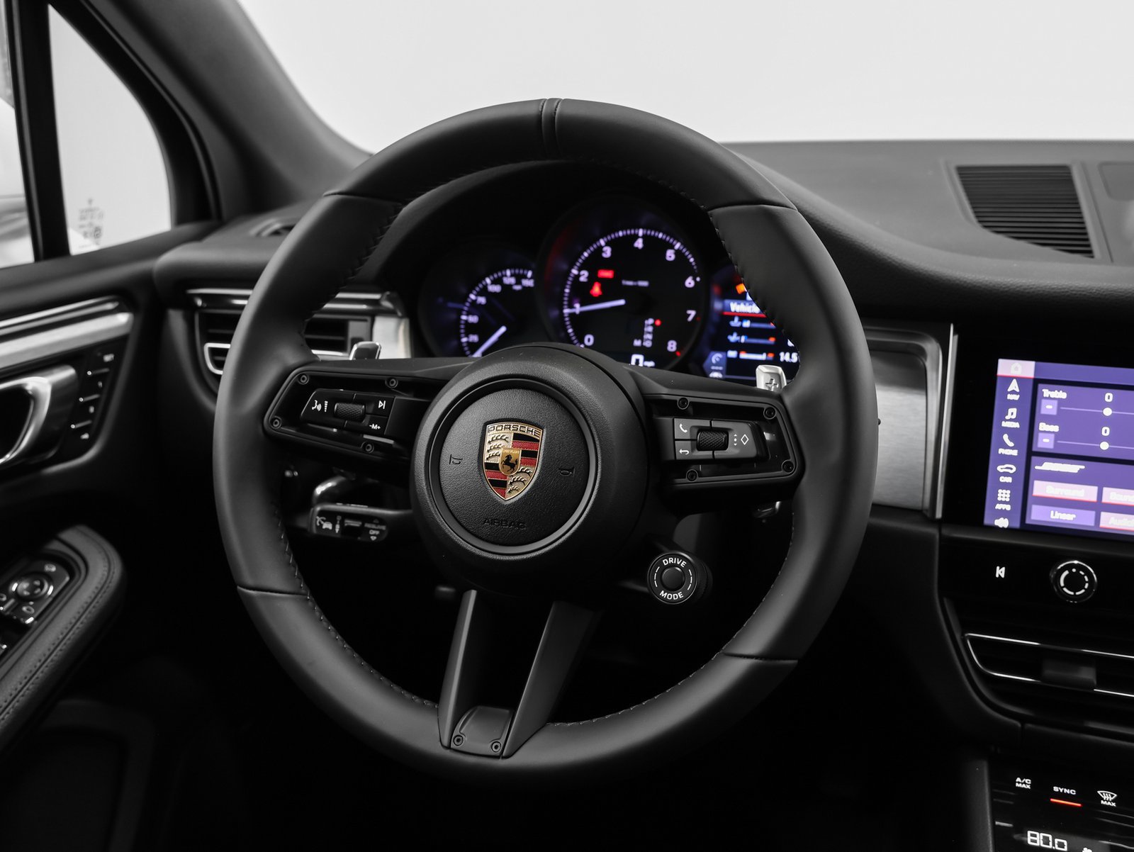 Certified 2026 Porsche Macan AWD/4WD image 34