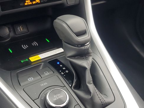 Certified 2025 Toyota RAV4 XLE image 32