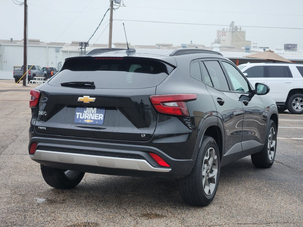 Used 2025 Chevrolet Trax LT FWD image 7
