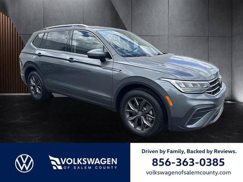 Certified 2023 Volkswagen Tiguan SE FWD image 1