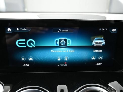 Used 2022 Mercedes-Benz EQB 350 4MATIC image 12