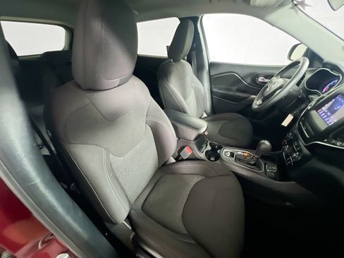 Used 2020 Jeep Cherokee Latitude FWD image 28