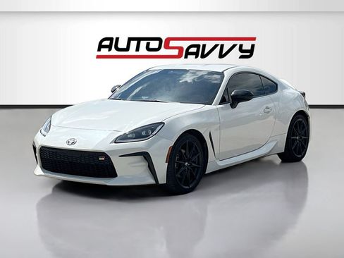 Used 2024 Toyota GR86 Premium RWD image 3
