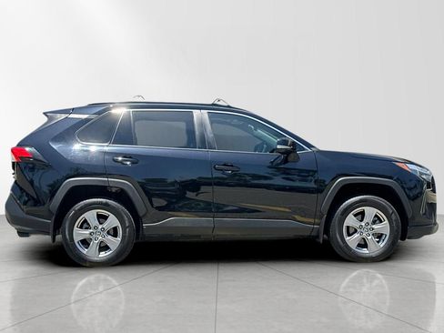 Used 2022 Toyota RAV4 XLE w/ Convenience Package FWD image 3
