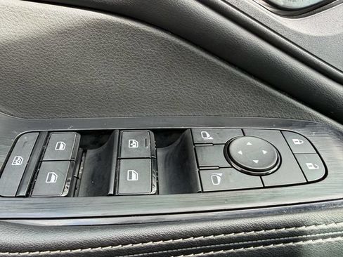 Used 2025 Nissan Rogue SV FWD image 22