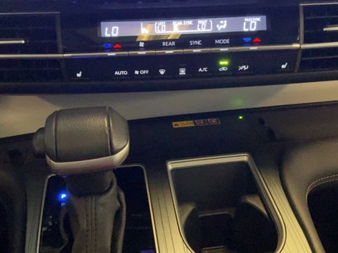 Certified 2025 Toyota Sienna XLE FWD image 14