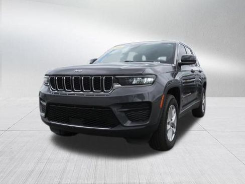 Certified 2024 Jeep Grand Cherokee Laredo X RWD image 8