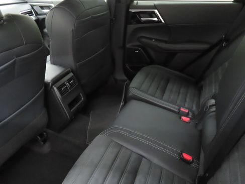 New 2026 Mitsubishi Outlander SE image 21