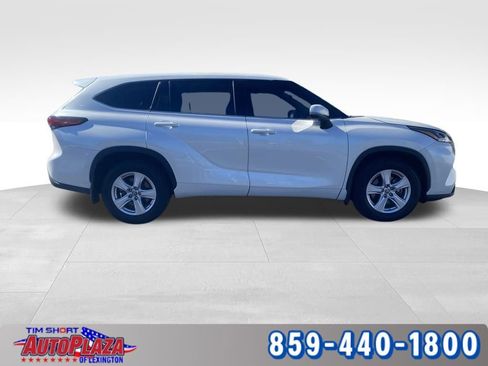 Used 2022 Toyota Highlander LE image 6