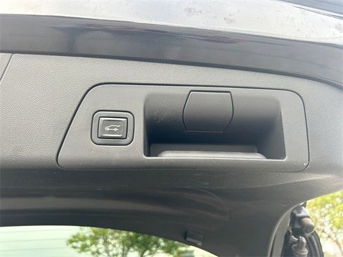 Used 2022 Buick Envision Avenir w/ Technology Package II image 40