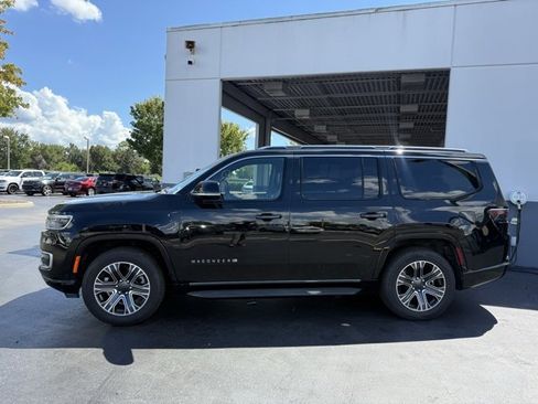 Used 2024 Jeep Wagoneer Series II w/ Flexible Seating Group image 5