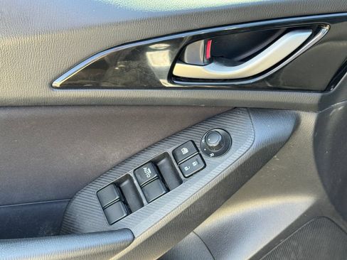 Used 2015 MAZDA MAZDA3 i Touring FWD image 9