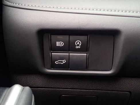 Used 2025 Toyota Highlander XLE image 30