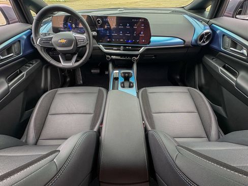 Used 2024 Chevrolet Equinox EV LT FWD image 30