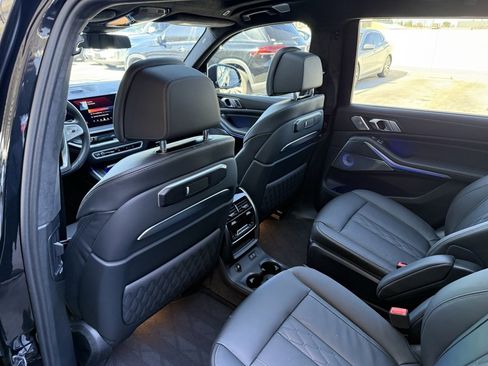 Used 2025 BMW ALPINA XB7 image 28