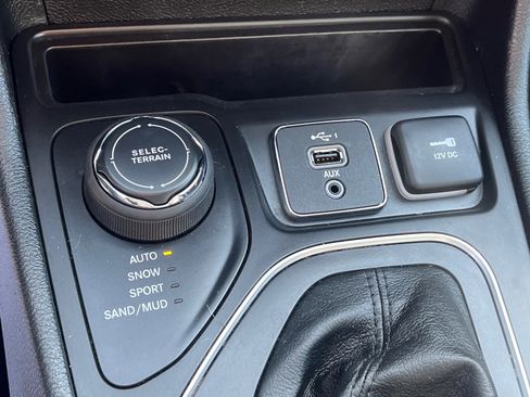 Used 2022 Jeep Cherokee Latitude w/ Sun & Sound Group AWD/4WD image 14
