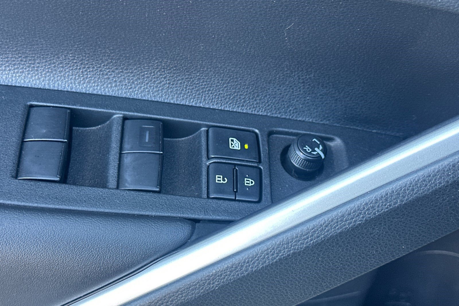 Used 2026 Toyota Corolla Cross XLE FWD image 13