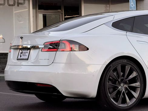 Used 2020 Tesla Model S Long Range Plus AWD/4WD image 9