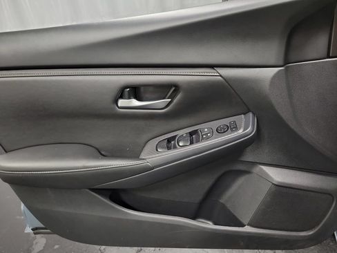 Used 2024 Nissan Sentra SV FWD image 23