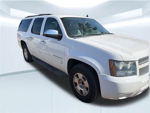 Used 2013 Chevrolet Suburban LT image 8
