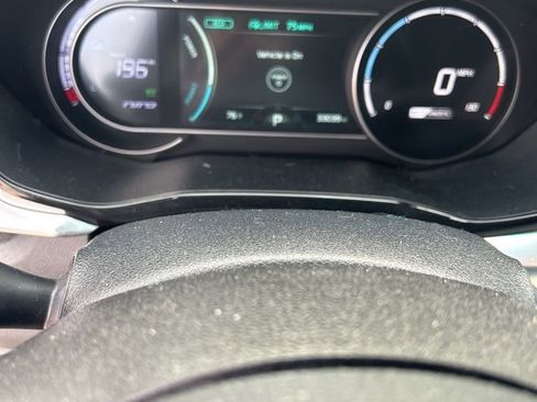 Used 2022 Kia Niro EX image 6