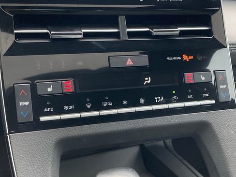 Used 2022 Toyota Avalon XLE image 26