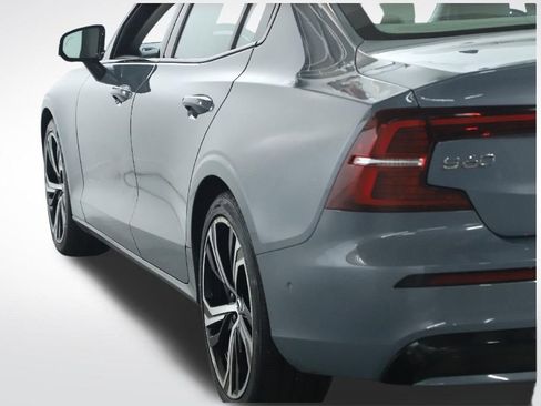 Used 2024 Volvo S60 B5 Plus FWD image 41
