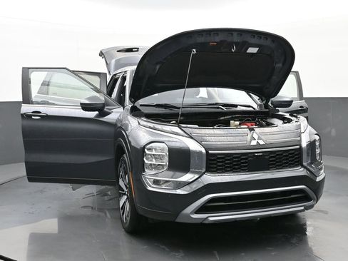 Used 2025 Mitsubishi Outlander SE image 53