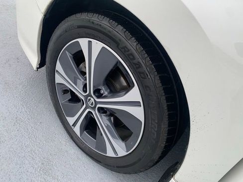 Used 2018 Nissan Leaf SV w/ SV Technology Package image 25