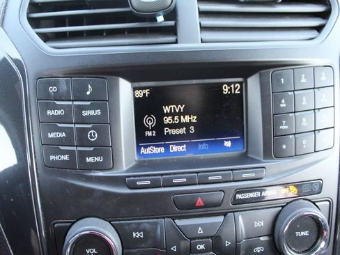 Used 2017 Ford Explorer XLT FWD image 16