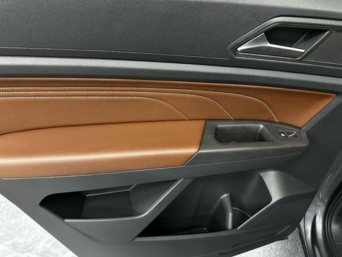 Used 2022 Volkswagen Atlas SE w/ Panoramic Sunroof Package FWD image 12
