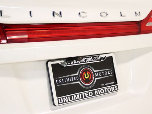 Used 2017 Lincoln MKC Select w/ Lincoln MKC Climate Package image 4