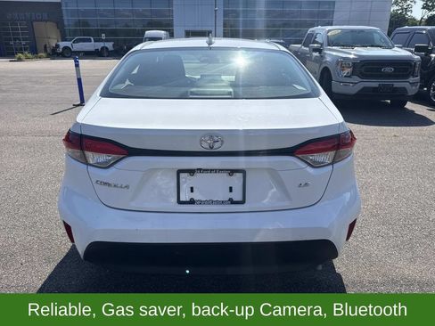 Used 2025 Toyota Corolla LE FWD image 4