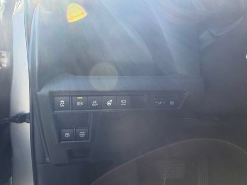 Used 2025 Toyota Sienna Platinum AWD/4WD image 19